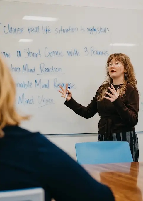 Clinician leading a group therapy session during a partial hospitalization program in Denver at Chroma Wellness Center